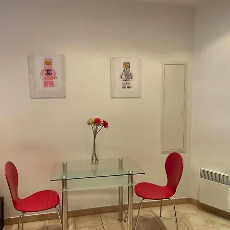 Quiet Flat Center *